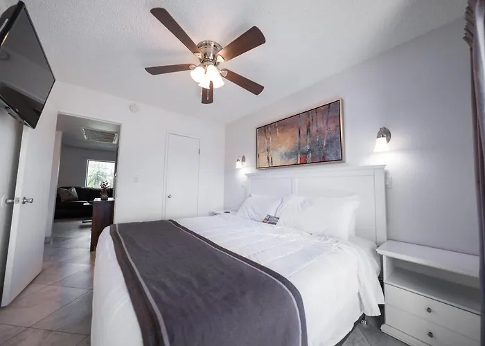 229-fully Furnished 1br Suite-prime Location