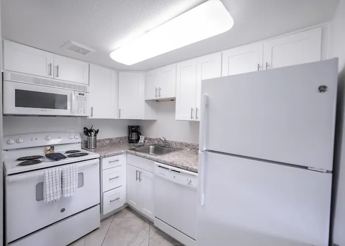 229-fully Furnished 1br Suite-prime Location Apartment *